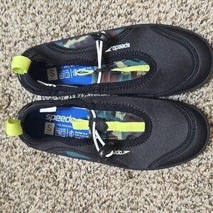Speedo water shoes